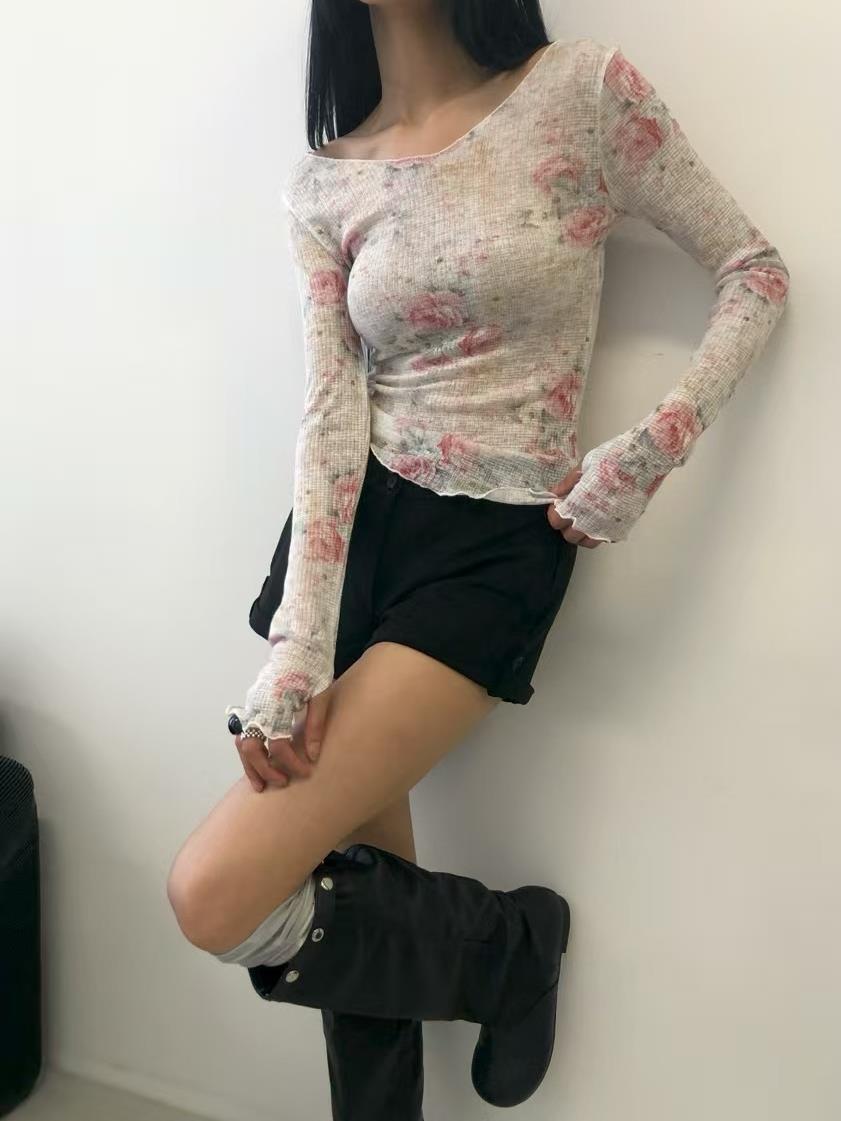 袖套設計花朵寬領上衣